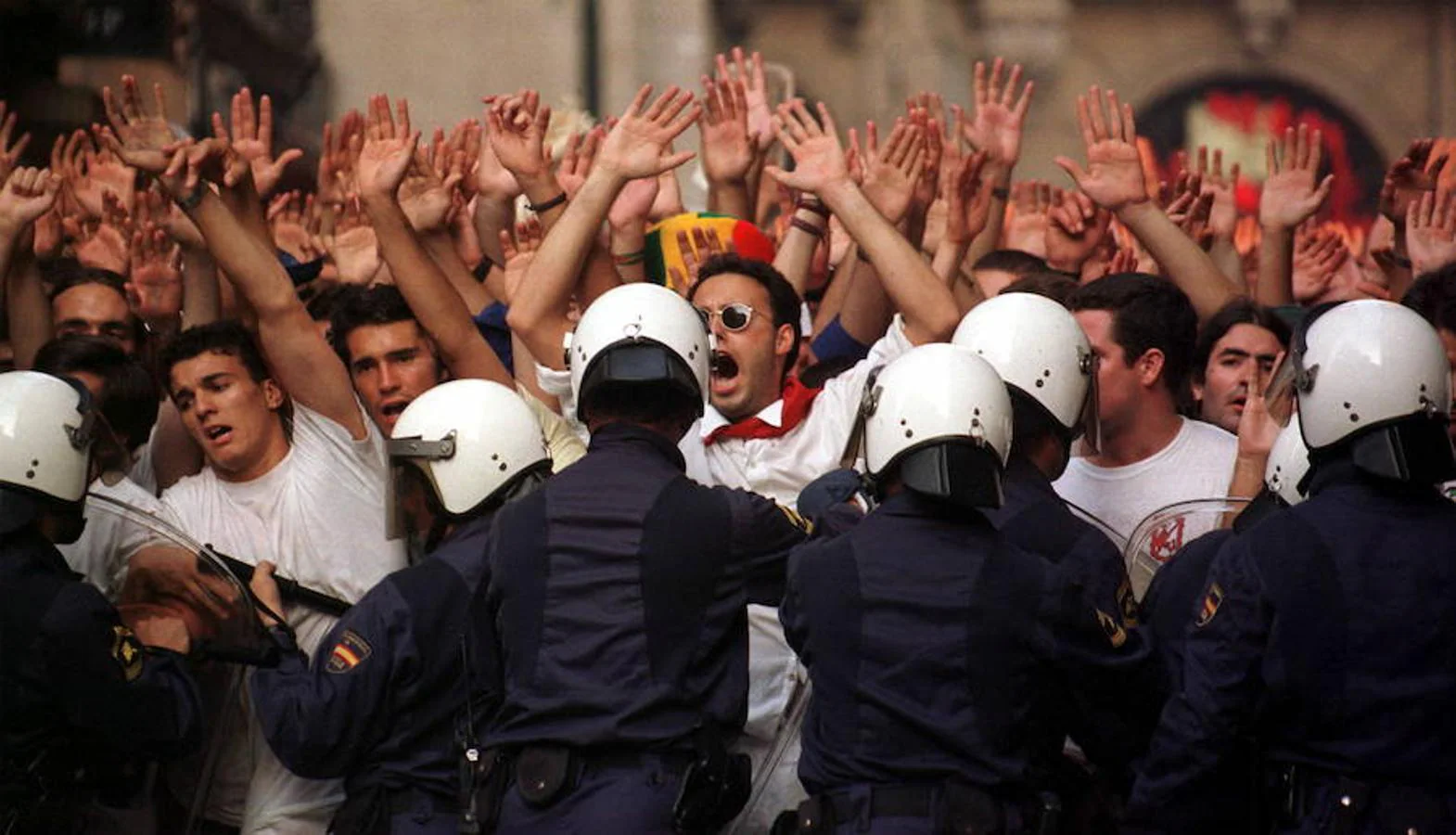 La indignación por la cobarde acción de ETA se vivió con virulencia en las calles de Pamplona. 