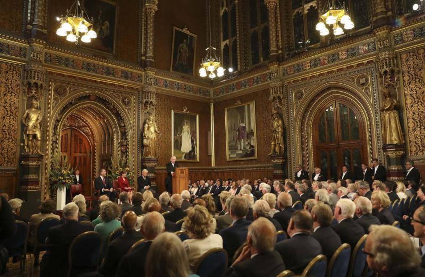 El Rey Felipe pronuncia un discurso junto a la Reina Letizia en la sesión conjunta extraordinaria de las dos Cámaras del Parlamento británico celebrada en la Royal Gallery 