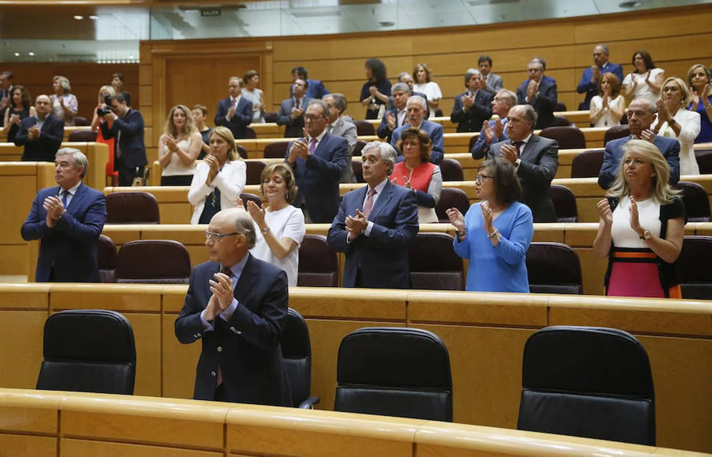 Minuto de silencio en el Senado en memoria de Miguel Ángel Blanco. Hoy se debate y vota el Acuerdo de objetivos de déficit y deuda pública de 2018-2020 y el límite de gasto no financiero de 2018. 