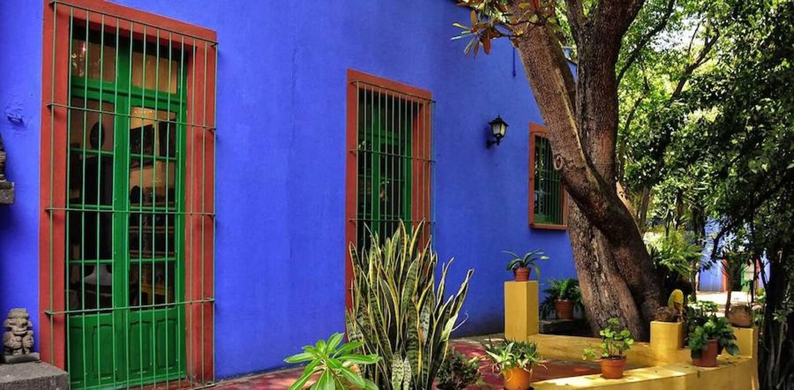 Fachada exterior de la Casa Azul. Fue convertida en museo en 1958, cuatro años después de la muerte de la pintora
