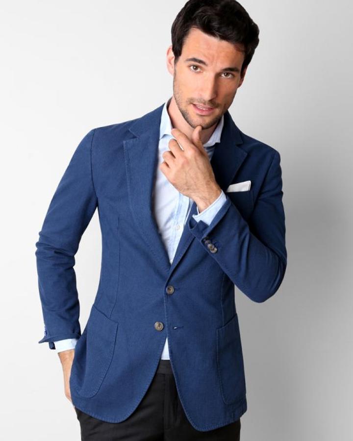 Americana en color azul (130€)