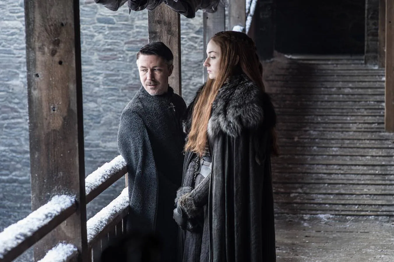 Petyr Baelish, Meñique, y Sansa Stark en el Muro. 