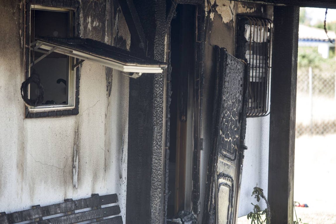 Fotos: Así ha quedado la vivienda arrasada por el fuego en El Palmar