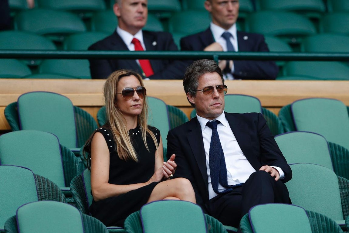 Hugh Grant y Anna Eberstein. El actor acudió con su pareja, Anna Eberstein