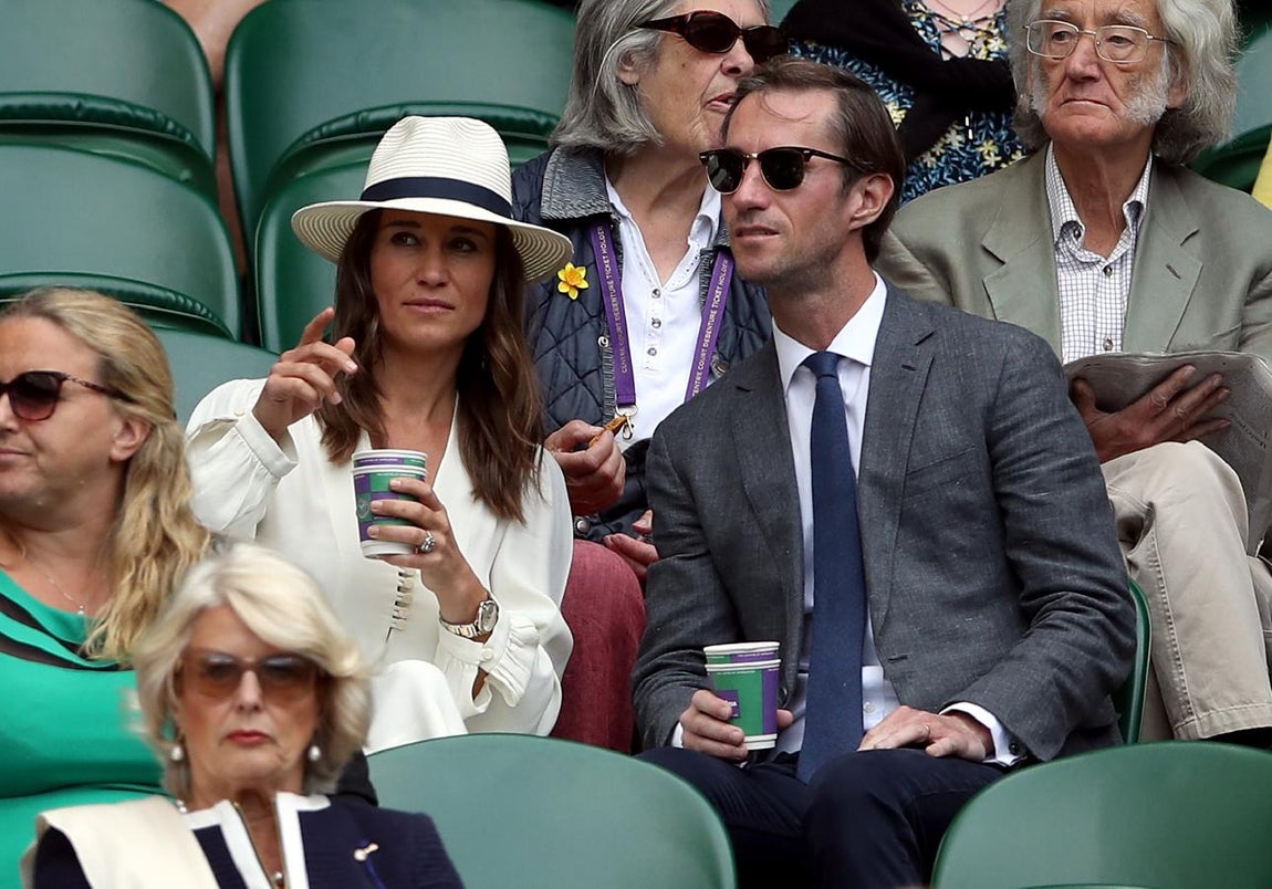 Pippa Middleton y James Matthews. Los aristócratas también contemplaron la final masculina de tenis desde la «Royal Box»