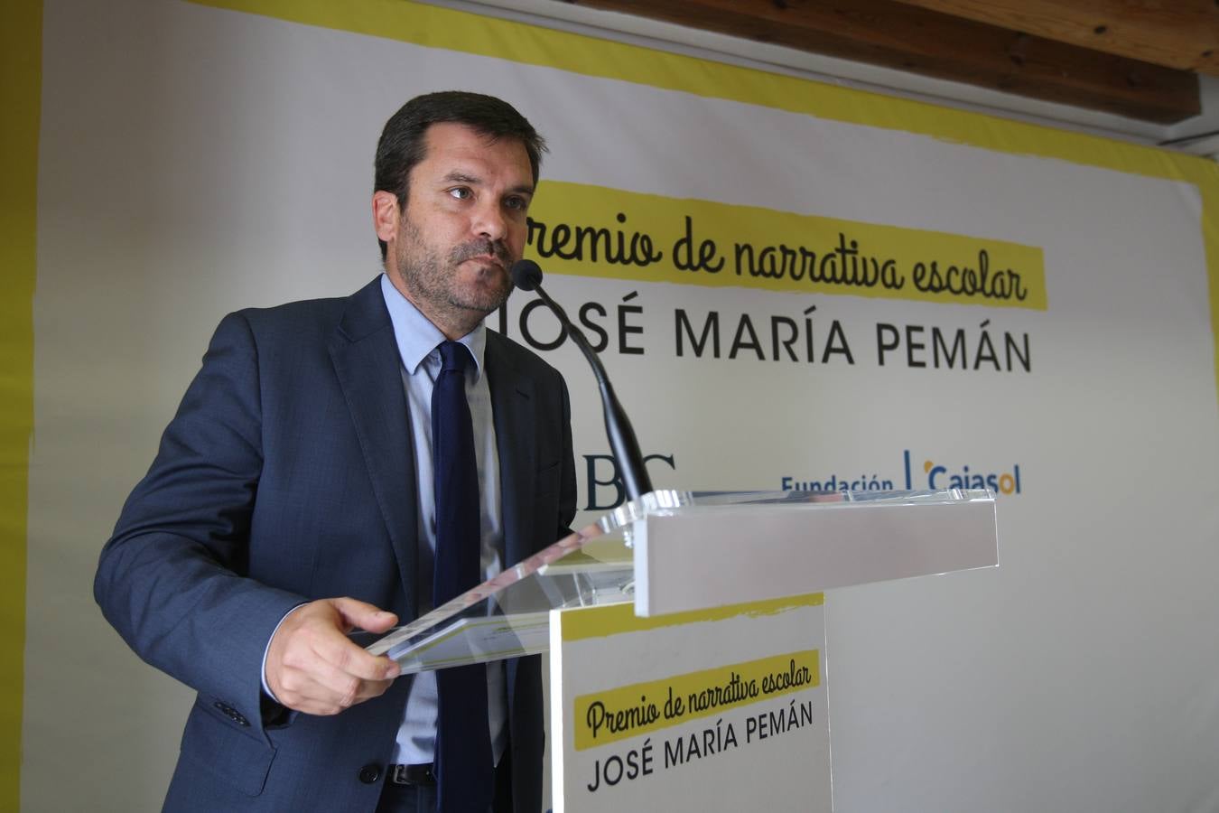 Ignacio Moreno Bustamante, director de La Voz del Cádiz, presentando el acto. 