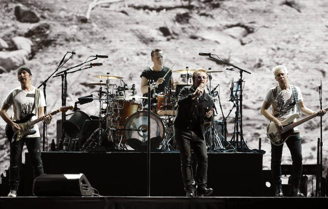En imágenes: U2 conquista Barcelona al ritmo de su legendario «The Joshua Tree»