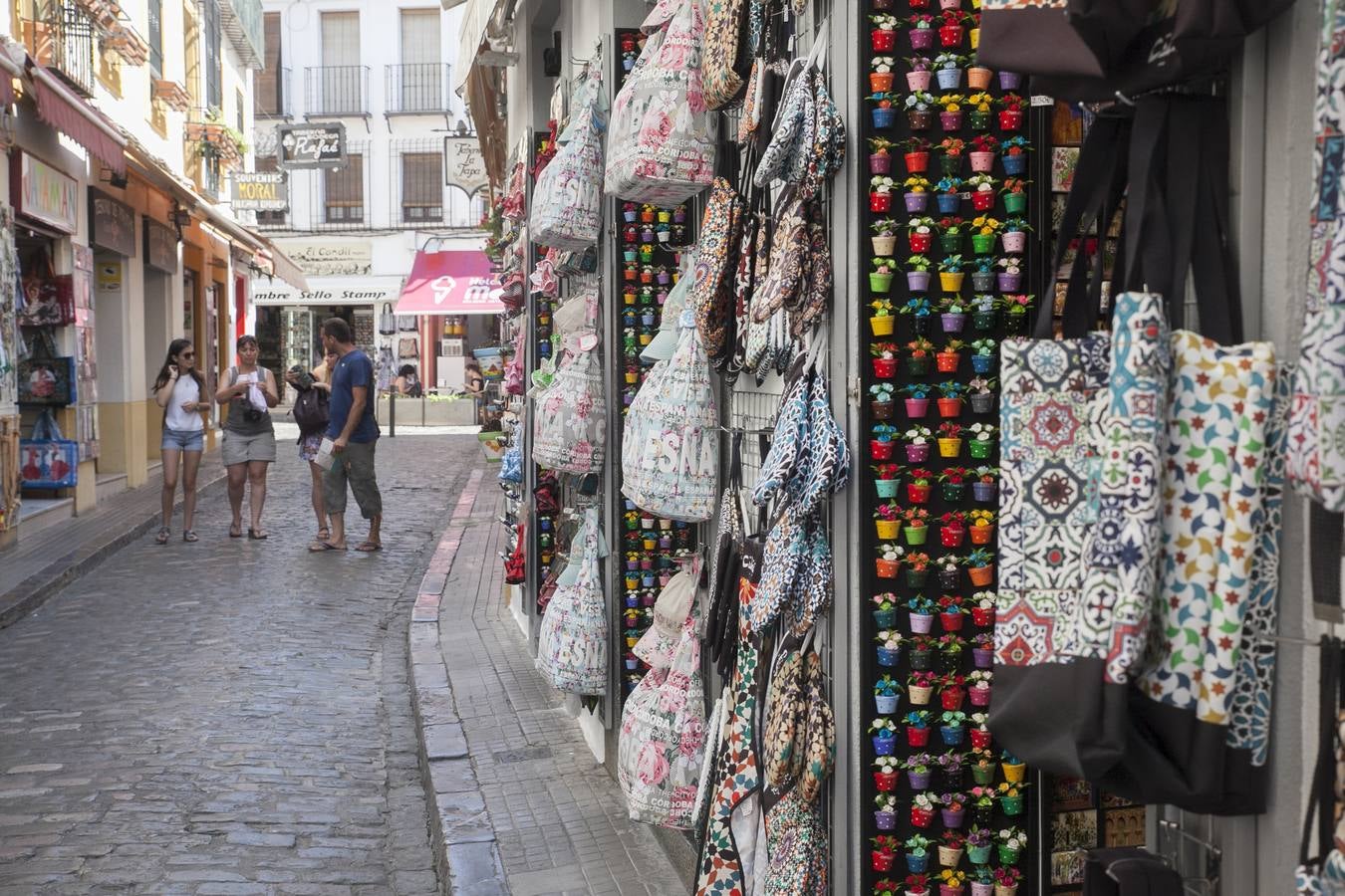 Los tenderetes de la Judería de Córdoba, en imágenes