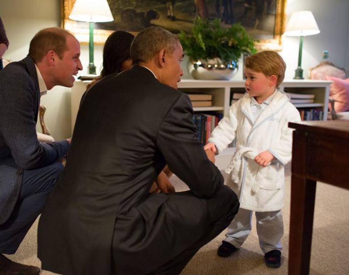 El Príncipe Jorge hablando con el ex presidente Obama. 