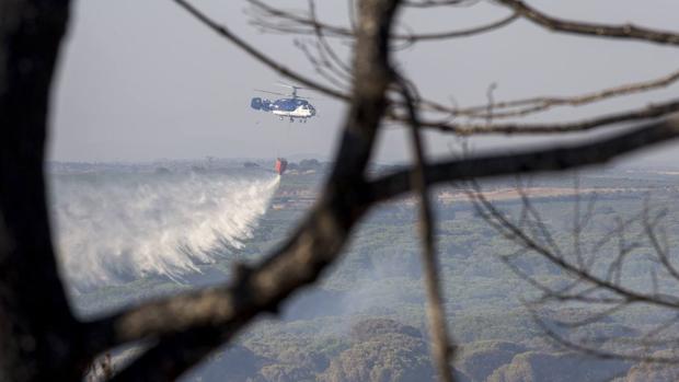 Así fueron los trabajos que estabilizaron el incendio entre Gibraleón y El Portil