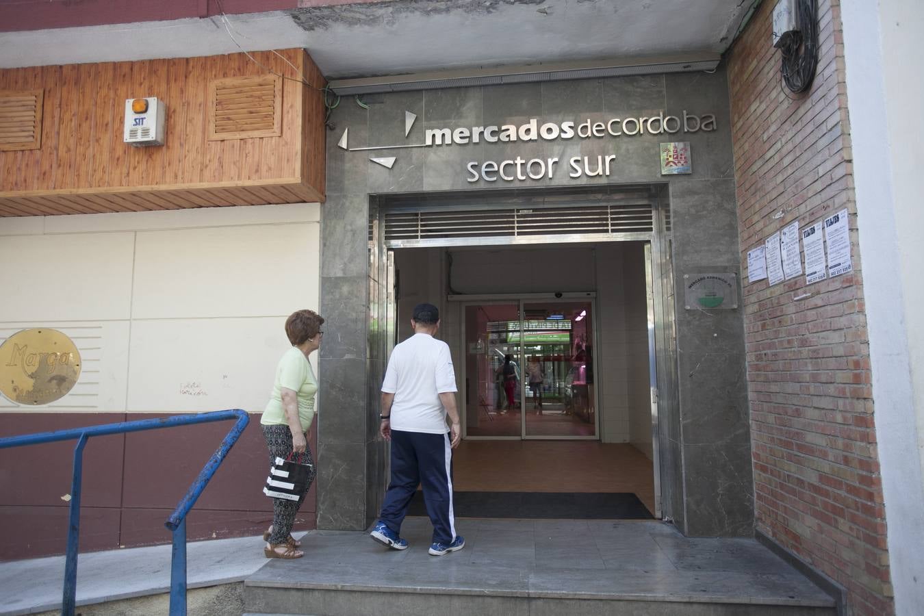 Los puestos vacíos en los mercados de abastos de Córdoba, en imágenes