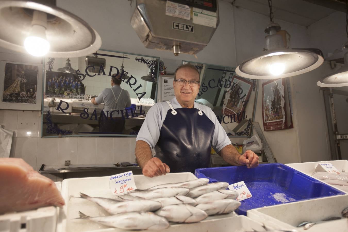 Los puestos vacíos en los mercados de abastos de Córdoba, en imágenes