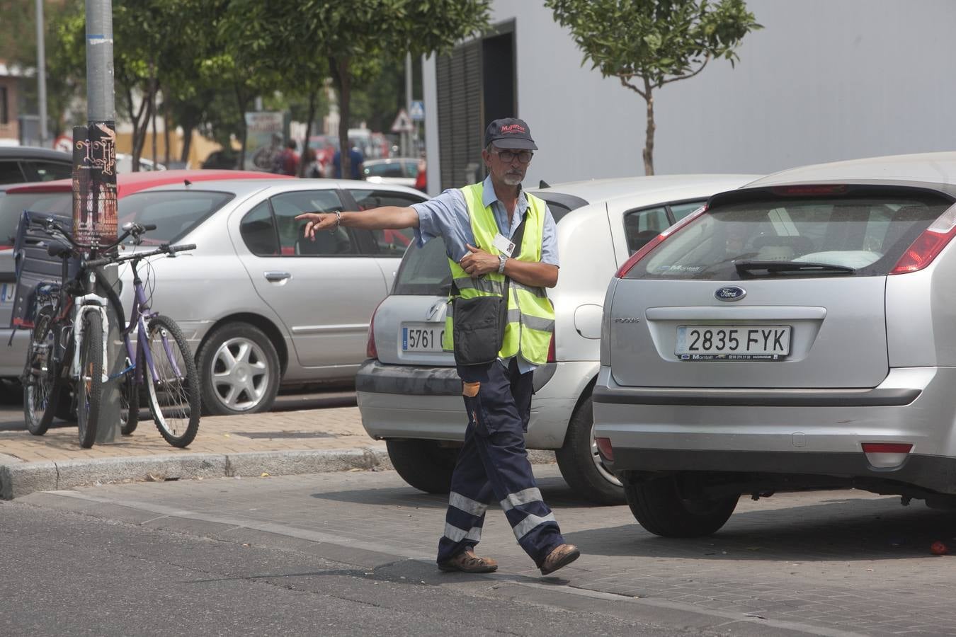 Los actividad irregular de los «gorrillas» de Córdoba, en imágenes