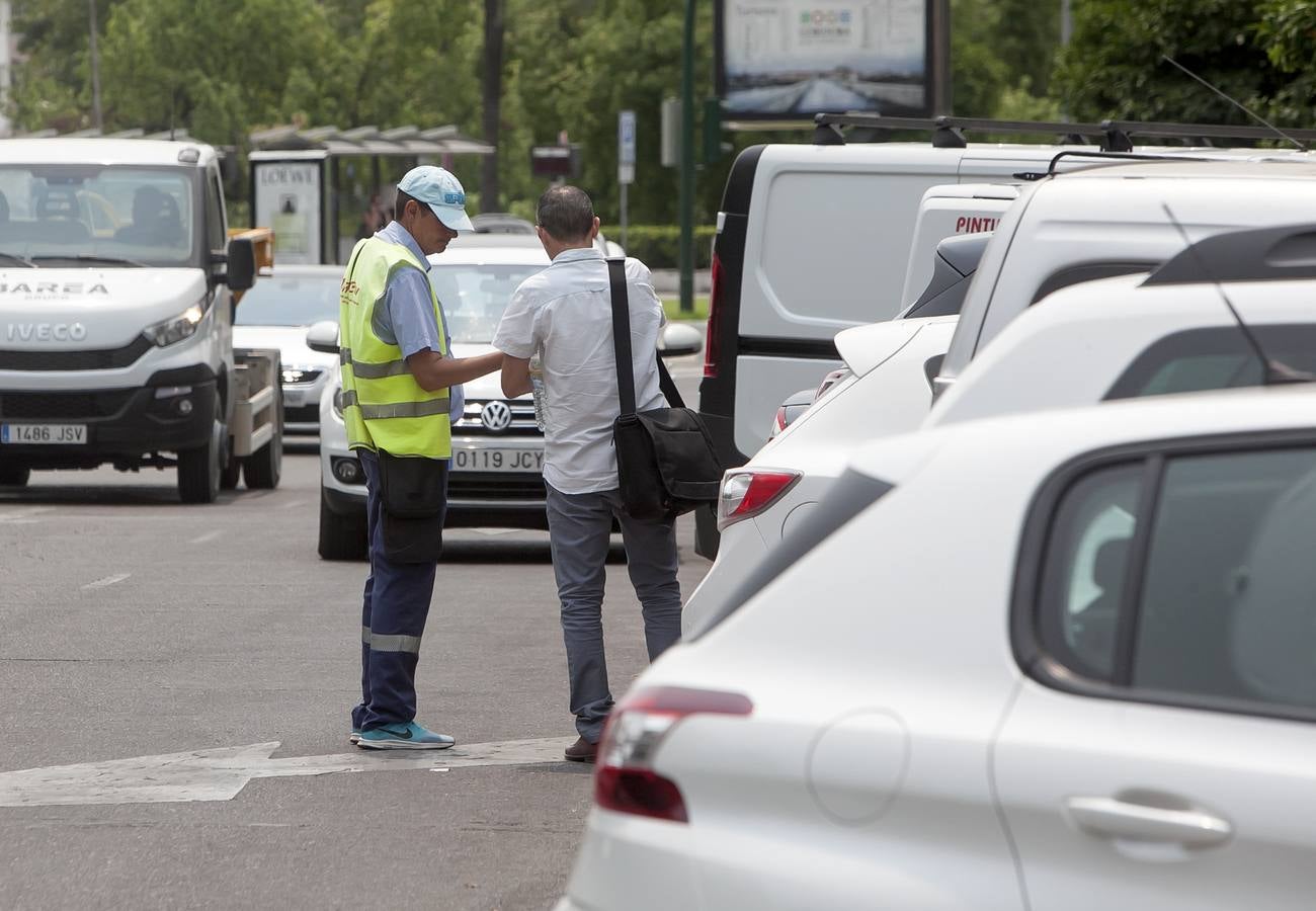 Los actividad irregular de los «gorrillas» de Córdoba, en imágenes