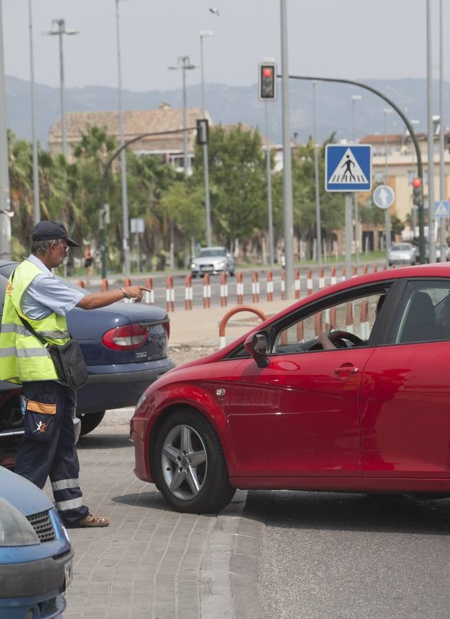 Los actividad irregular de los «gorrillas» de Córdoba, en imágenes