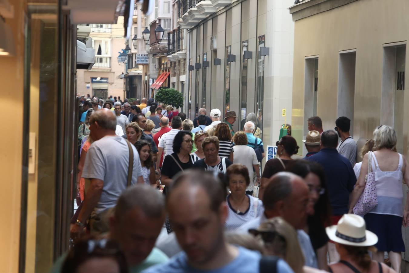 Más de 17.000 personas llegan a la ciudad en cuatro grandes cruceros