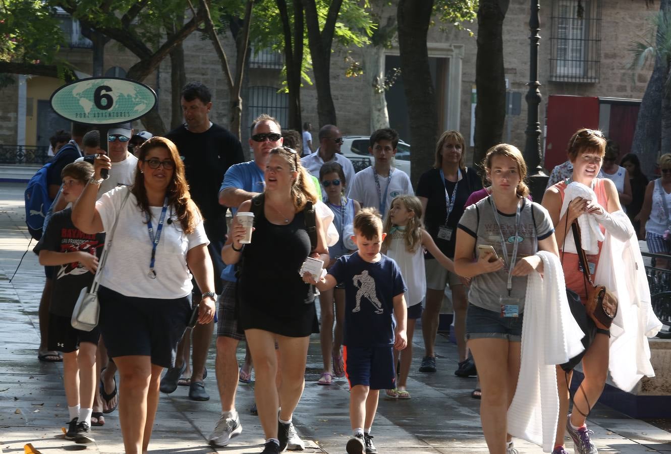 Más de 17.000 personas llegan a la ciudad en cuatro grandes cruceros