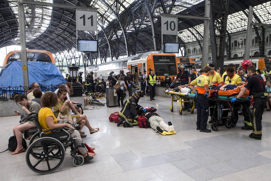 Las imágenes del choque del tren de Rodalies en la estación de Francia de Barcelona