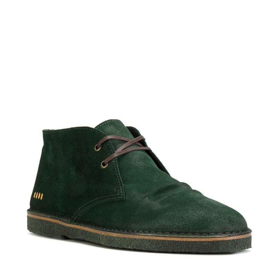 Modelo City en ante y cuero de color verde botella (405 €).