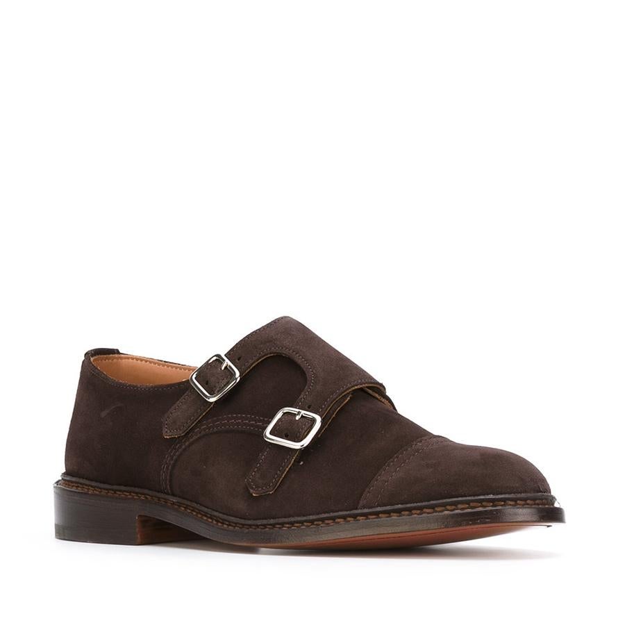Zapatos monk modelo Rufus en cuero y ante de color marrón (540 €).