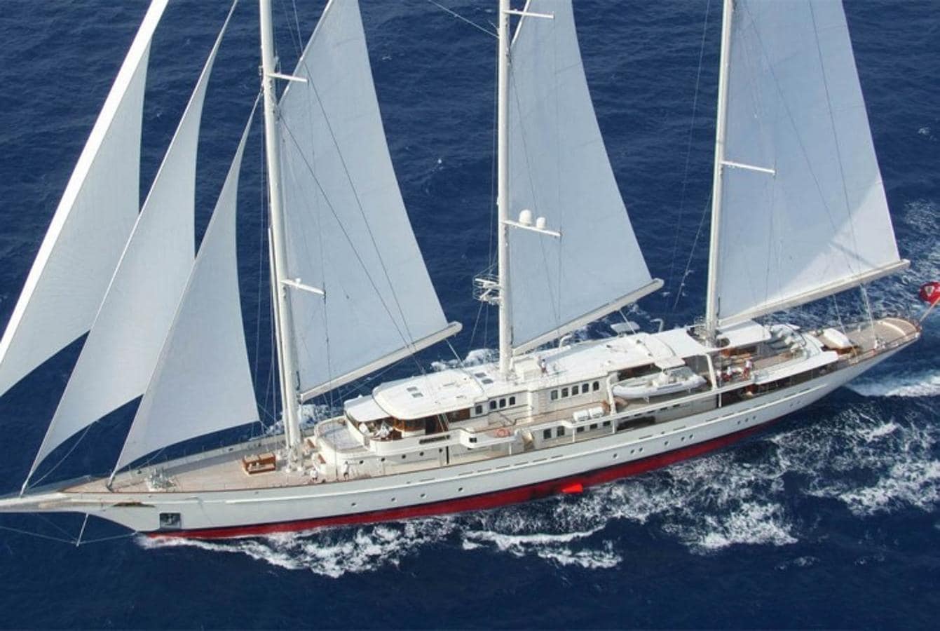 Athena. Este velero fue construido para el empresario de Internet James H .Clark por el astillero holandés Royal Huisman en 2004.
