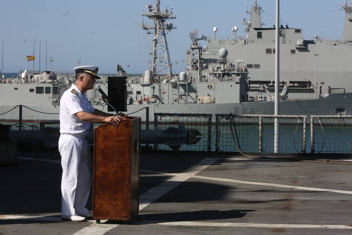 Emotiva llegada del buque Galicia a Rota