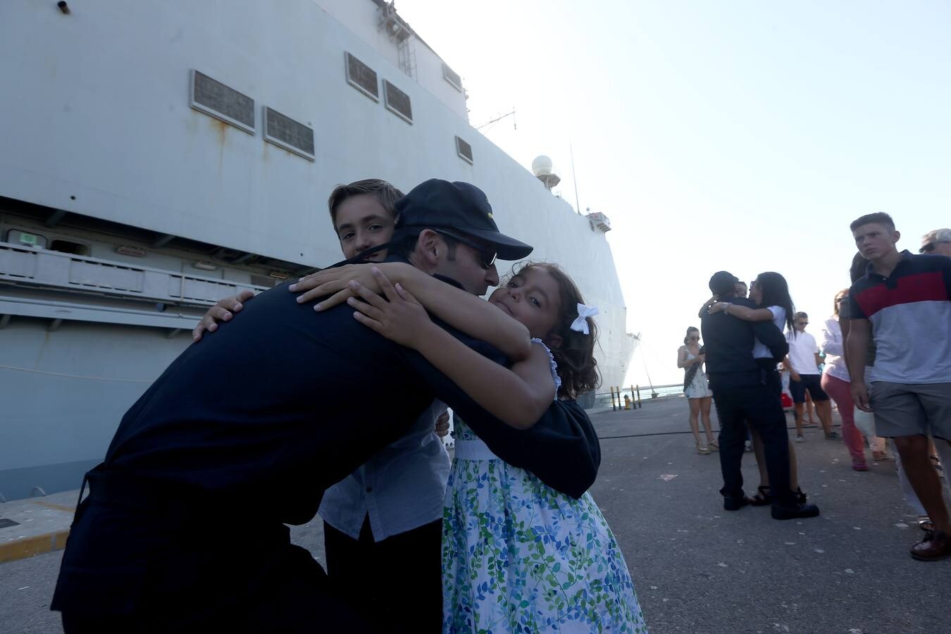 Emotiva llegada del buque Galicia a Rota