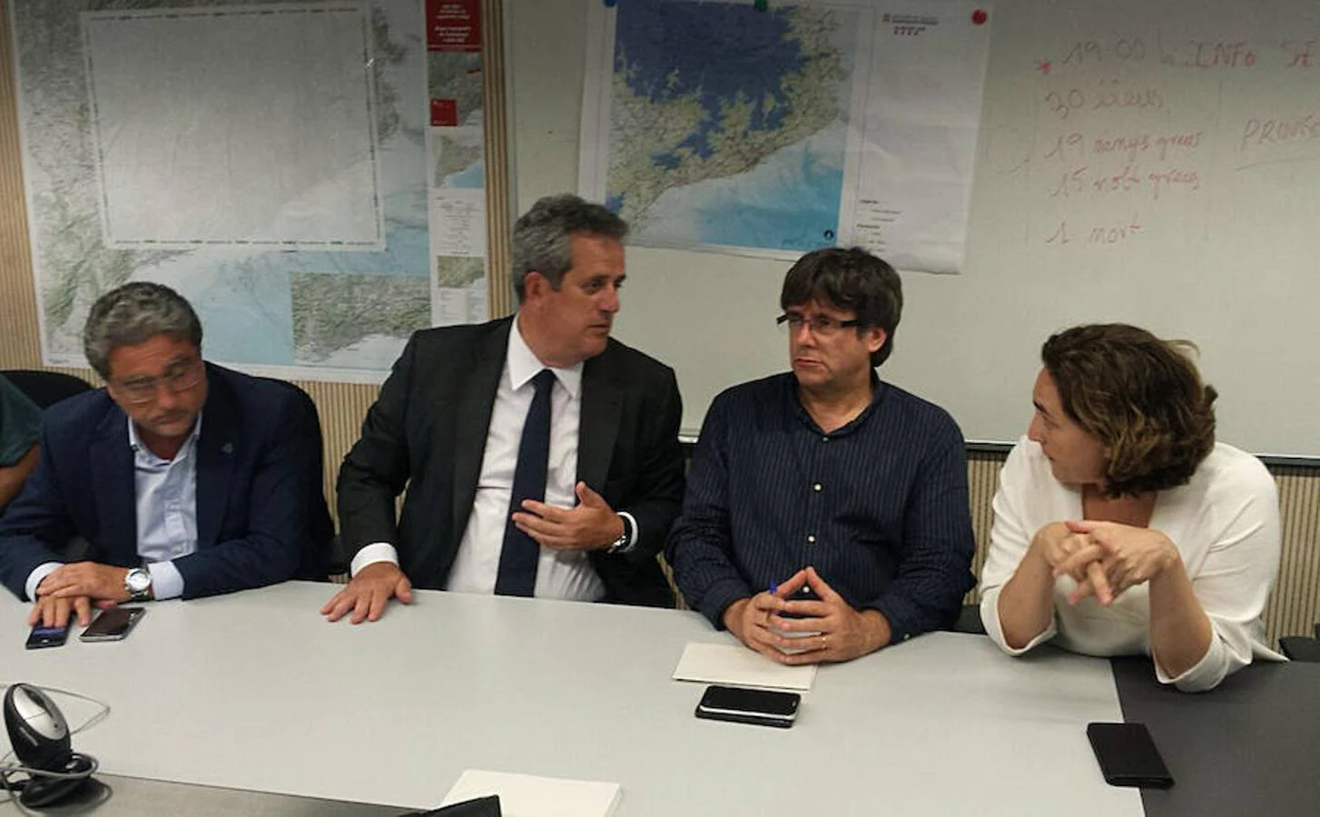 Puigdemont, Colau, el conseller de Interior y el delegado del Gobierno se han reunido para realizar un seguimiento de la situación. 