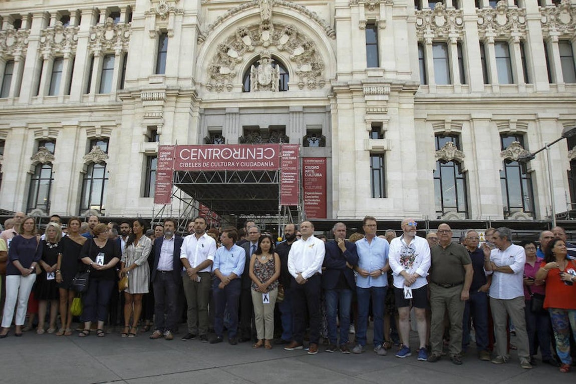 Minuto de silencio en el Ayuntamiento de Madrid. 