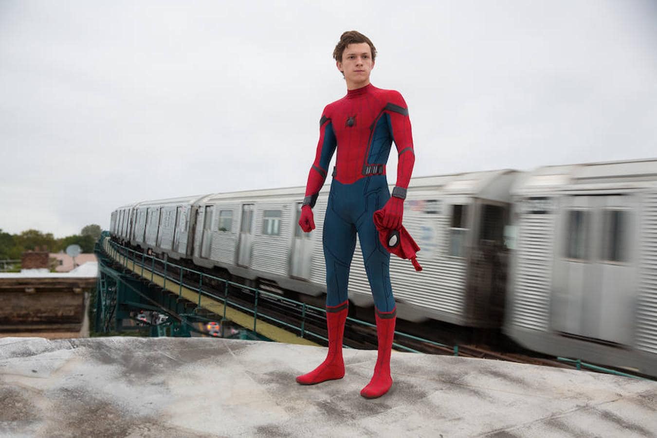 6. Tom Holland. Saltó a la fama gracias a «Lo imposible». Sin embargo, han sido «Capitán América: Civil War» y «Spider-Man: Homecoming» las películas que le han lanzado definitivamente al estrellato mundial.