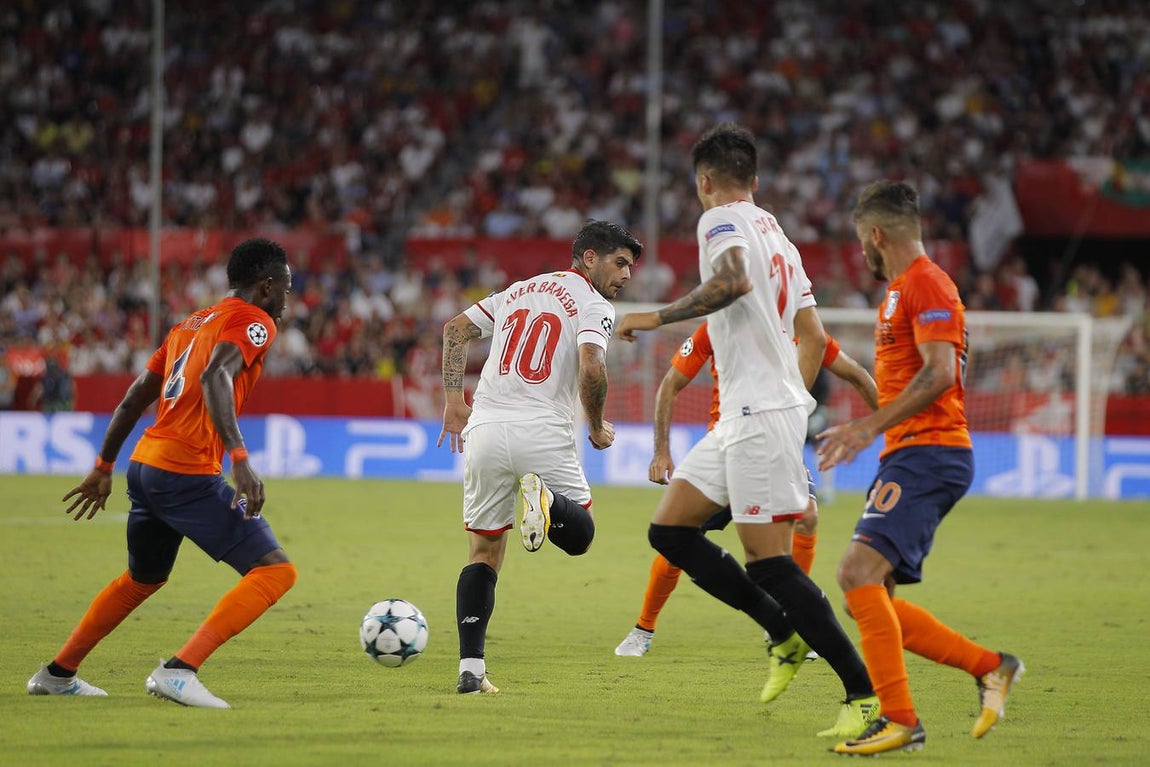 El encuentro entre el Sevilla FC y el Istambul Basaksehir, en imágenes