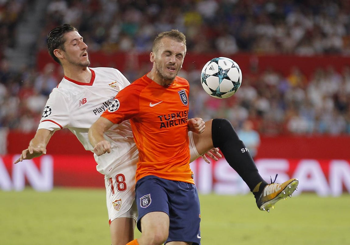 El encuentro entre el Sevilla FC y el Istambul Basaksehir, en imágenes