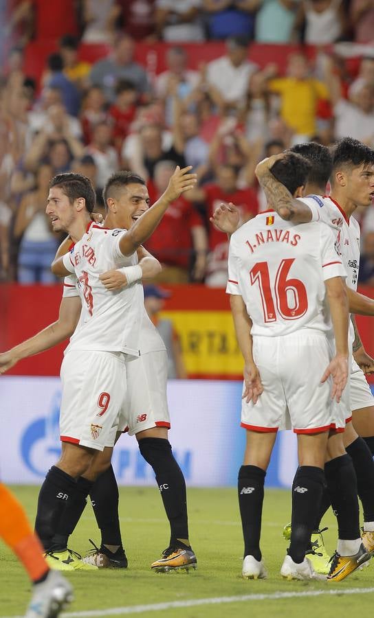 El encuentro entre el Sevilla FC y el Istambul Basaksehir, en imágenes
