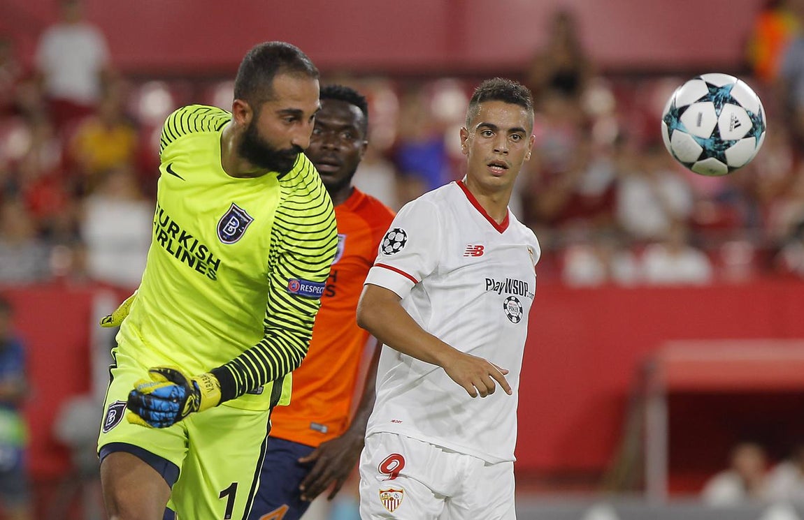 El encuentro entre el Sevilla FC y el Istambul Basaksehir, en imágenes