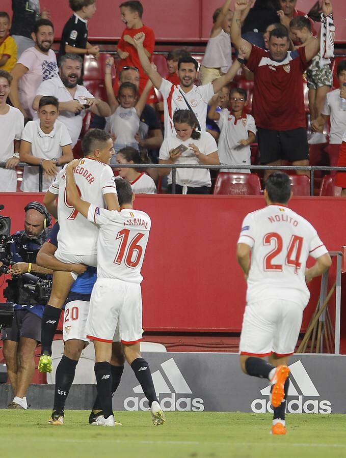 El encuentro entre el Sevilla FC y el Istambul Basaksehir, en imágenes