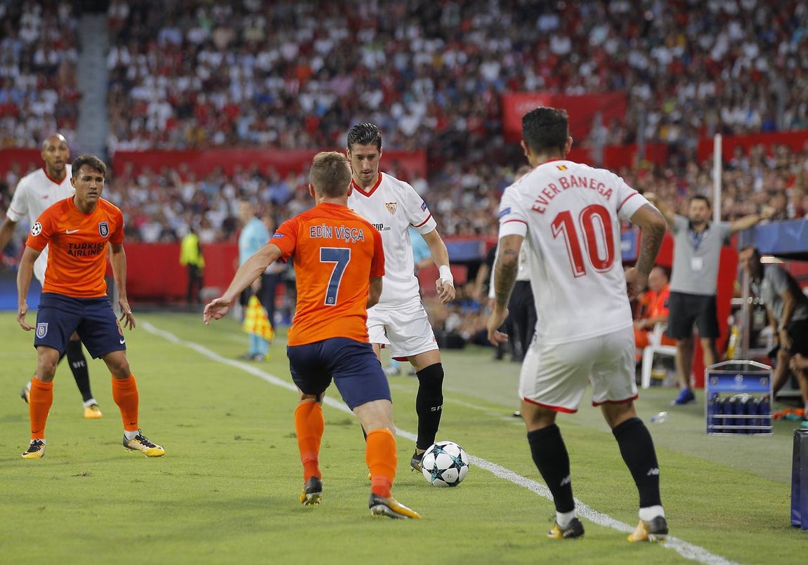 El encuentro entre el Sevilla FC y el Istambul Basaksehir, en imágenes