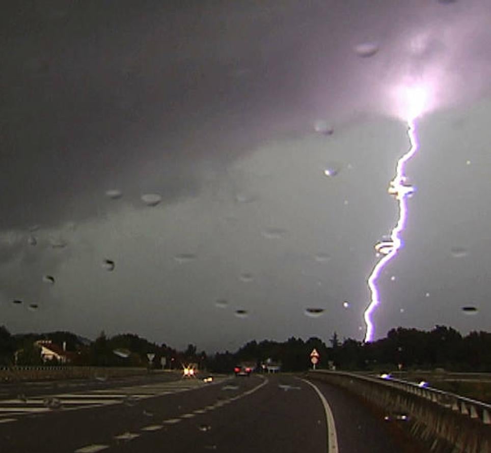 Tormenta en Orense. Autovía de las Rías Baixas