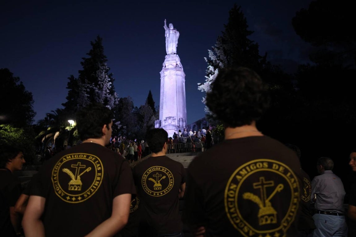 La nueva iluminación del Corazón de Jesús de las Ermitas de Córdoba, en imágenes
