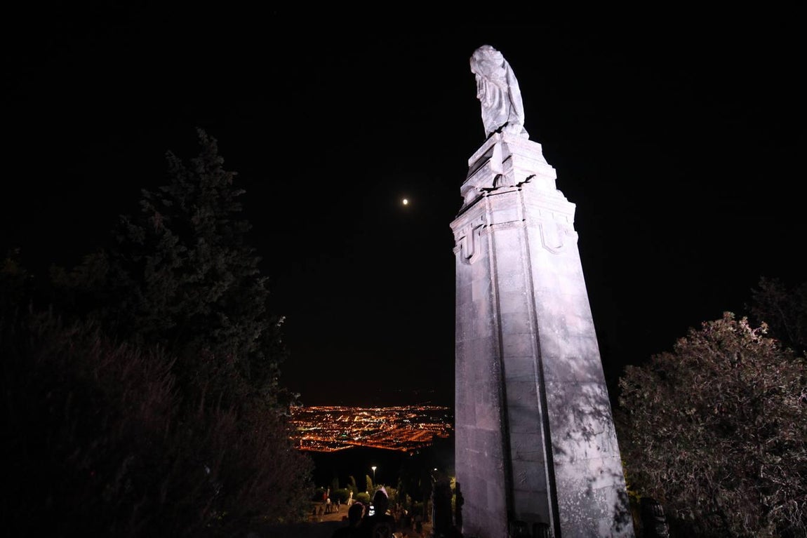 La nueva iluminación del Corazón de Jesús de las Ermitas de Córdoba, en imágenes