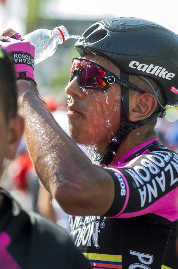 La llegada de la Vuelta Ciclista a España a Tomares, en imágenes