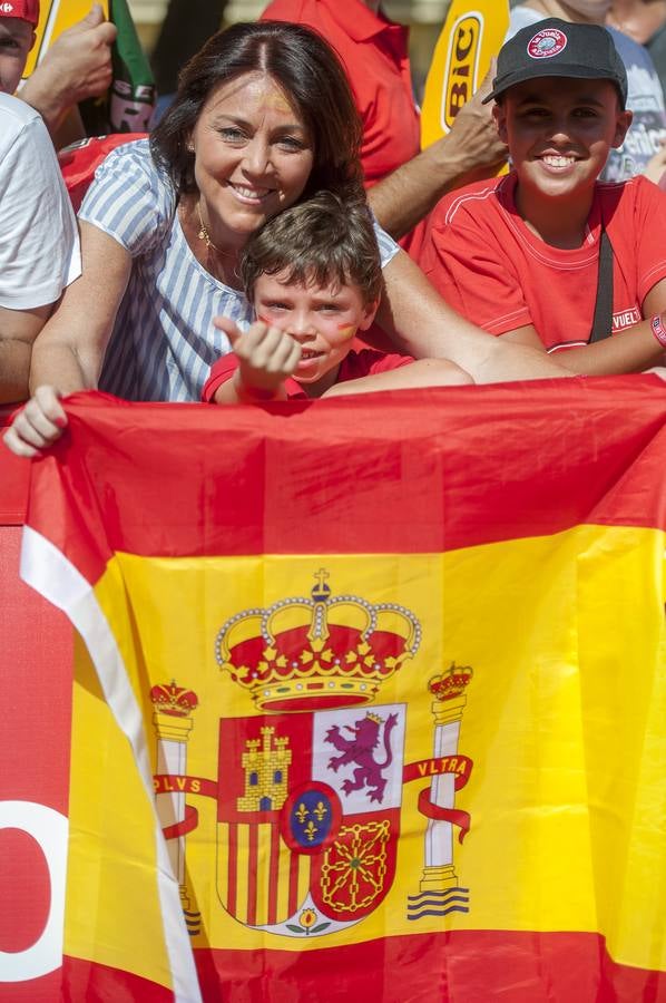 La llegada de la Vuelta Ciclista a España a Tomares, en imágenes