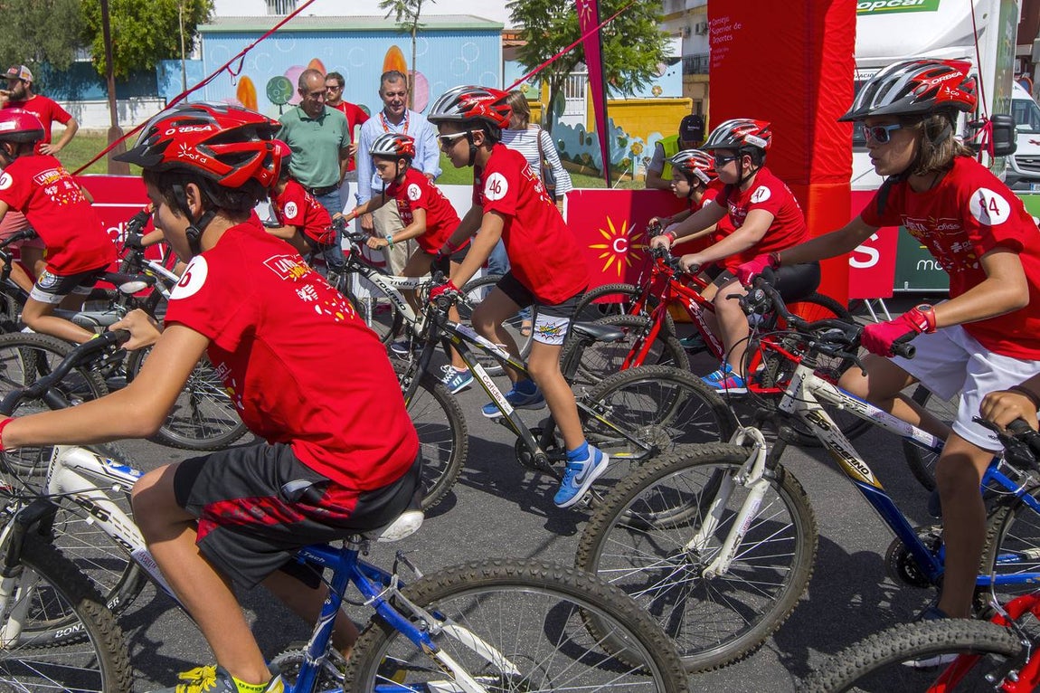 La llegada de la Vuelta Ciclista a España a Tomares, en imágenes
