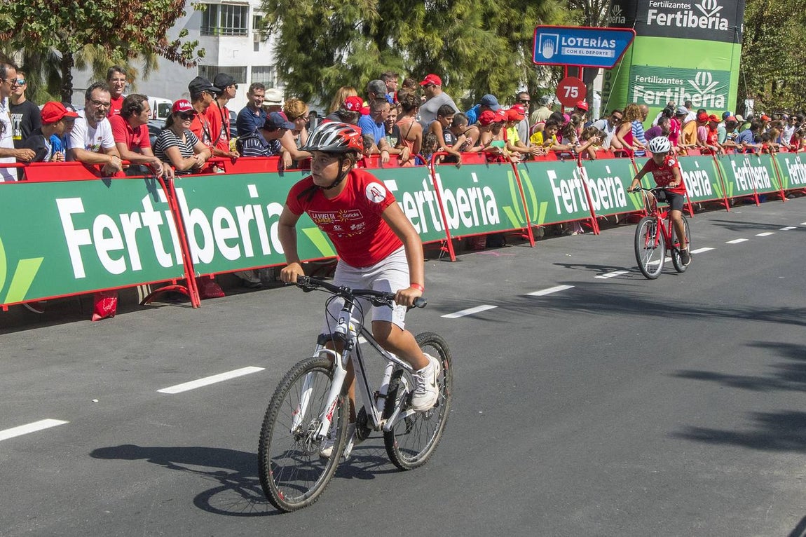 La llegada de la Vuelta Ciclista a España a Tomares, en imágenes