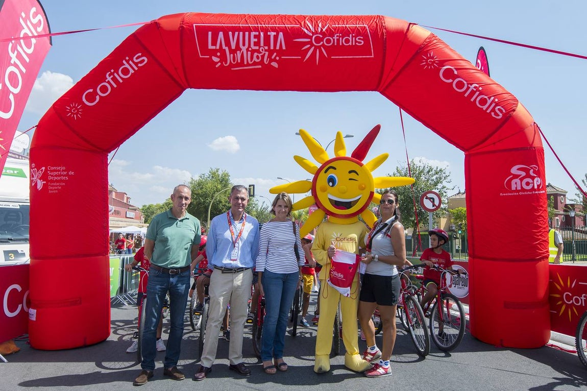 La llegada de la Vuelta Ciclista a España a Tomares, en imágenes