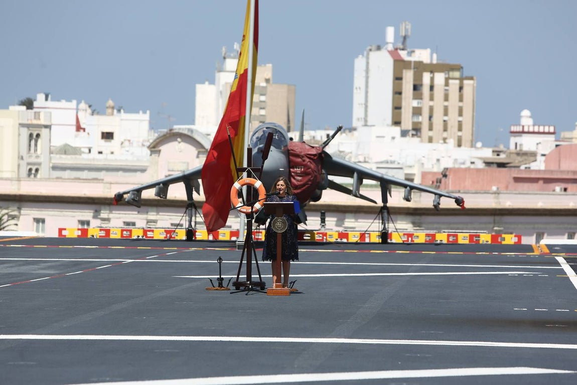 Imposición de la corbata de Cádiz al buque Juan Carlos I
