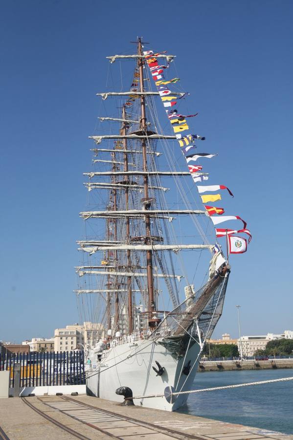 Los buques&#039;Amerigo Vespucci&#039; y &#039;Unión&#039; en Cádiz