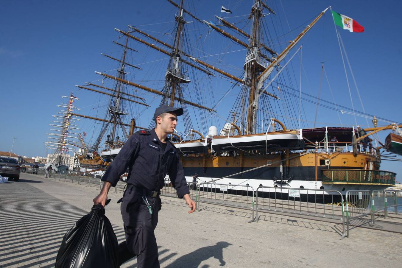 Los buques&#039;Amerigo Vespucci&#039; y &#039;Unión&#039; en Cádiz