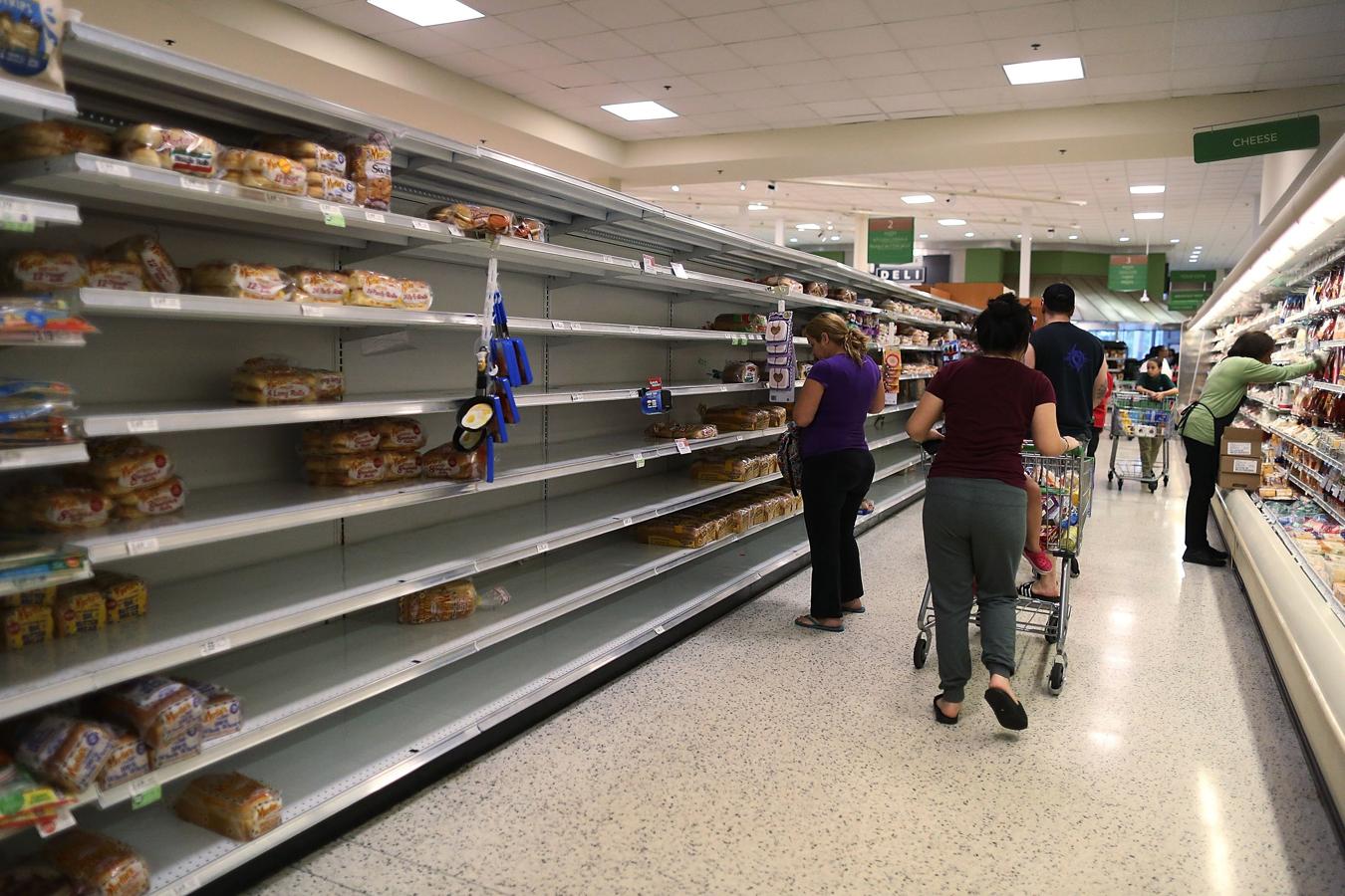 Un supermercado prácticamente vacío en Florida ante la compra de provisiones por la llegada inminente del huracán Irma. 