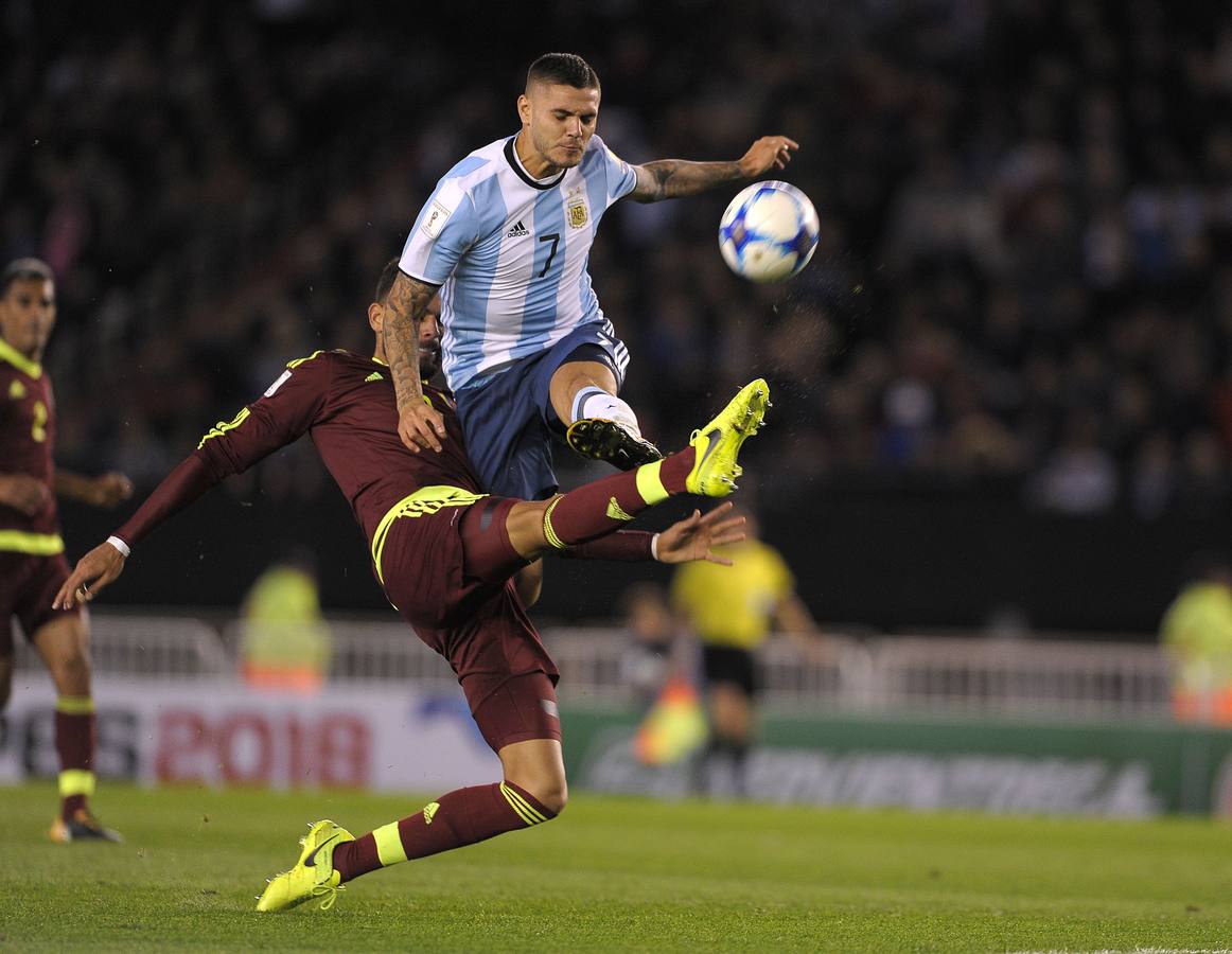 El cadista Villanueva frena a Falcao y Messi