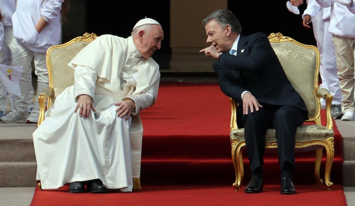 Francisco, junto al presidente de Colombia, Juan Manuel Santos. 